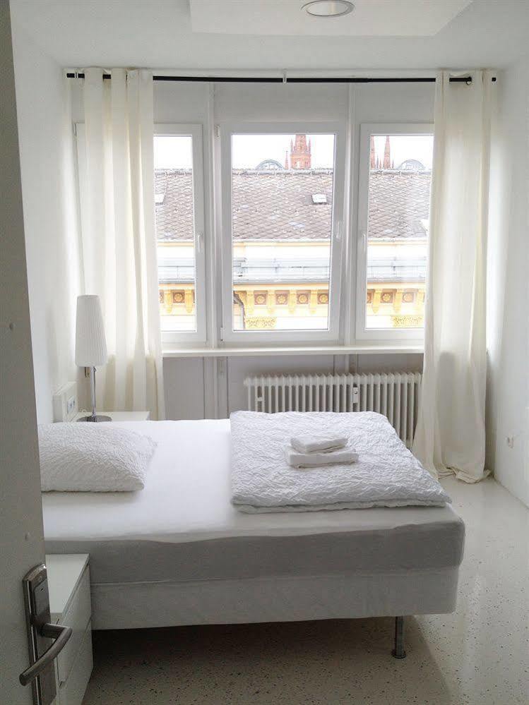Business Hostel Wiesbaden One Buitenkant foto